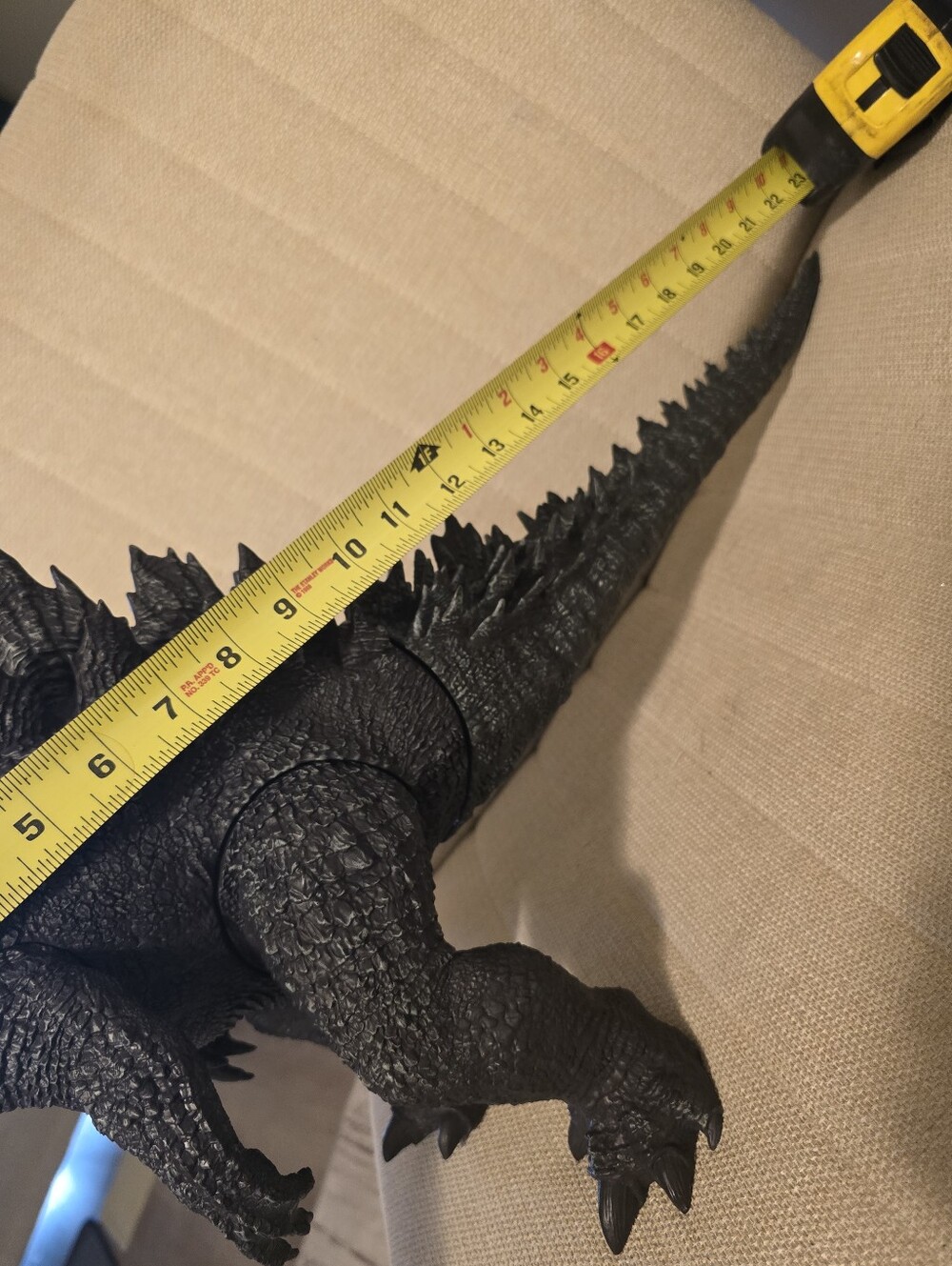 Large Godzilla Figure - Picture 7 of 8